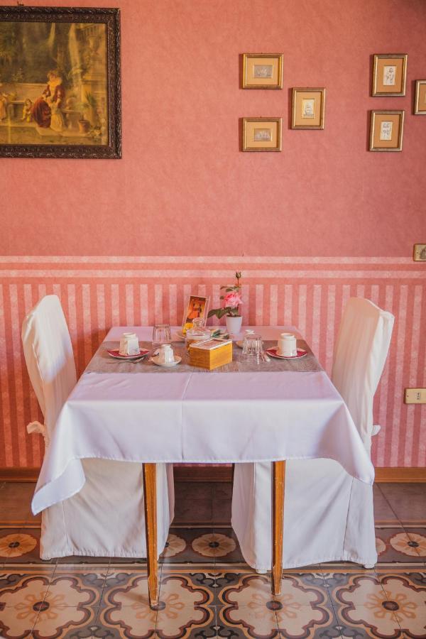 Casa Tonina Bed and Breakfast Carloforte  Exteriör bild
