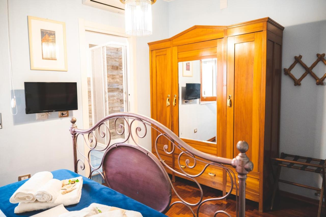 Casa Tonina Bed and Breakfast Carloforte  Exteriör bild
